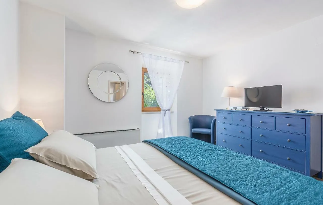 Apartment Ire' Karšete